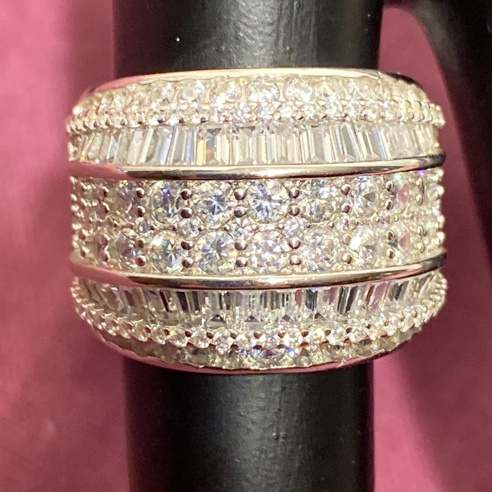Bella Luce White Diamond Simulant Ring - Picture 5 of 12